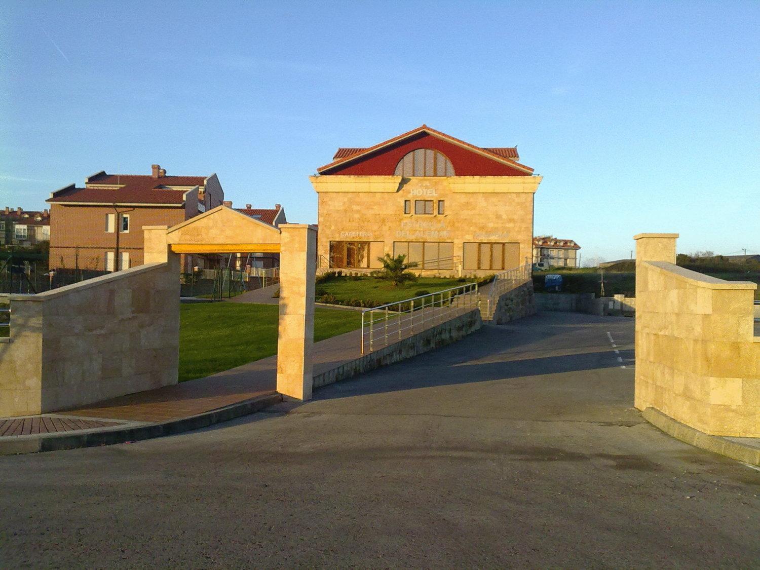 Hotel Estrella Del Alemar Лоредо Экстерьер фото